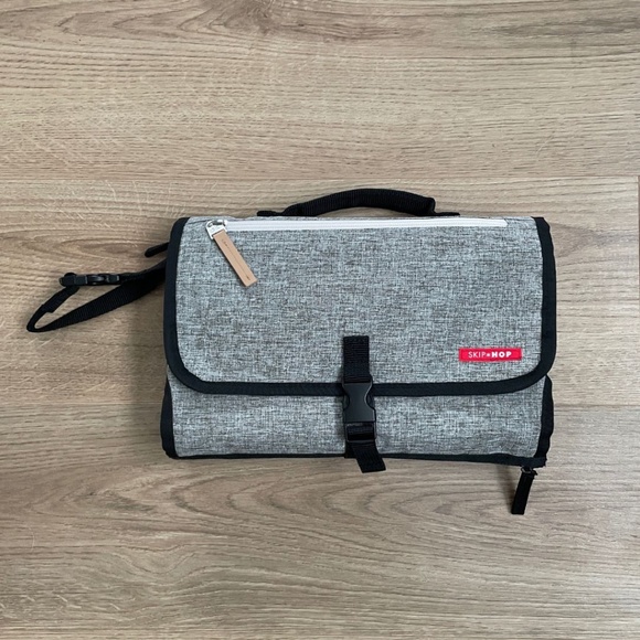 NWOT SkipHop Portable "Pronto" Baby Changing Pad - Grey - Picture 3 of 6